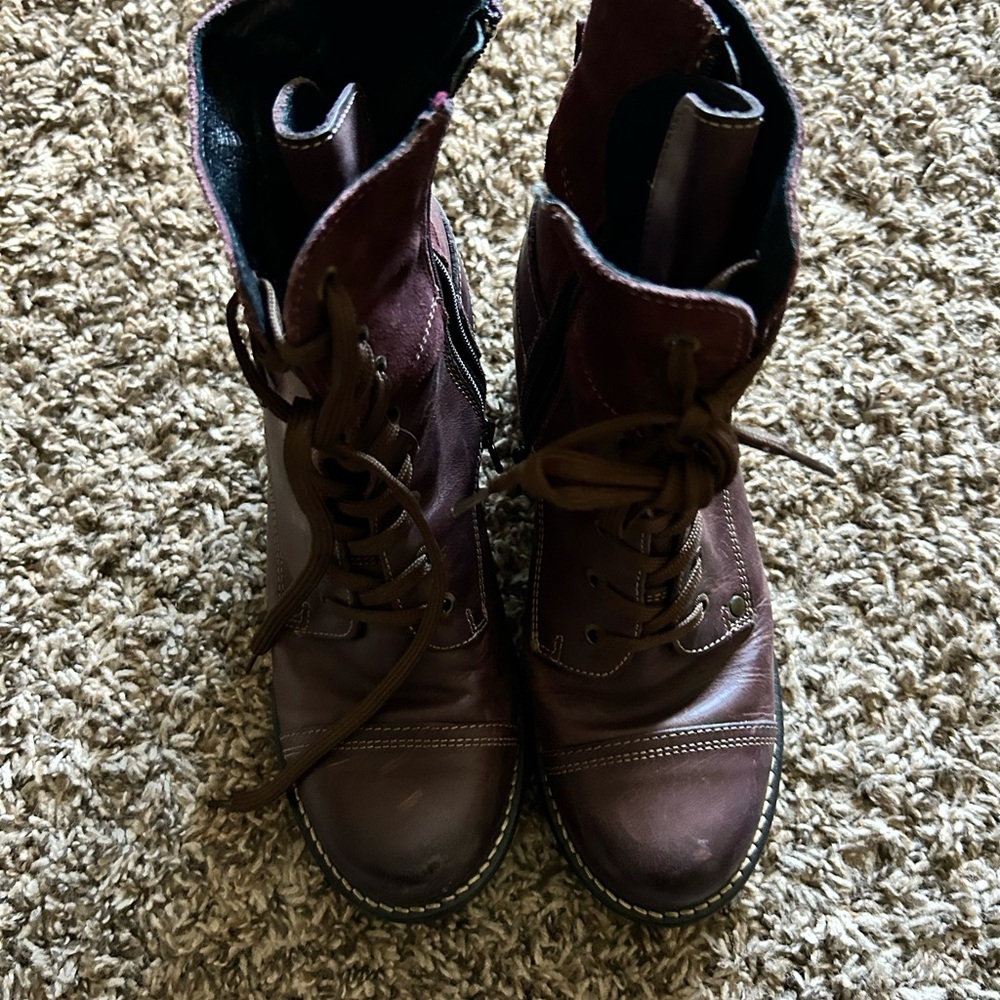 Taos Footwear purple boots